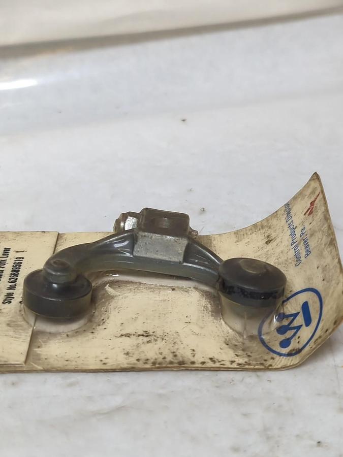 WESTINGHOUSE,RRGS,STAGGERED ROLLER FORK LEVER STYLE G26B895G19 NOS