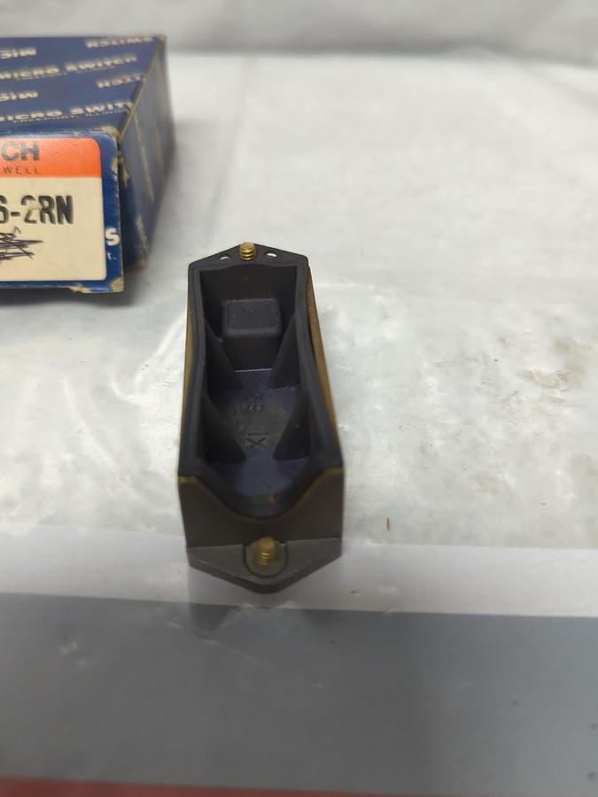 HONEYWELL,BZE6-2RN,COVER ONLY NOS