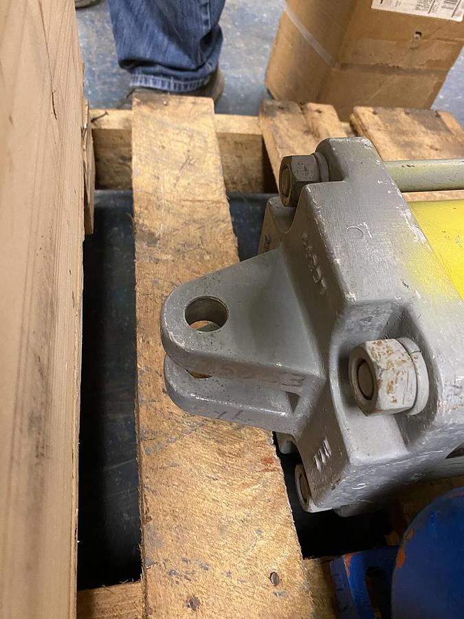 UNBRANDED,W74-2060,Aluminium Pneumatic Cylinder Bore 1.25 inch Base 12.5 inch AL