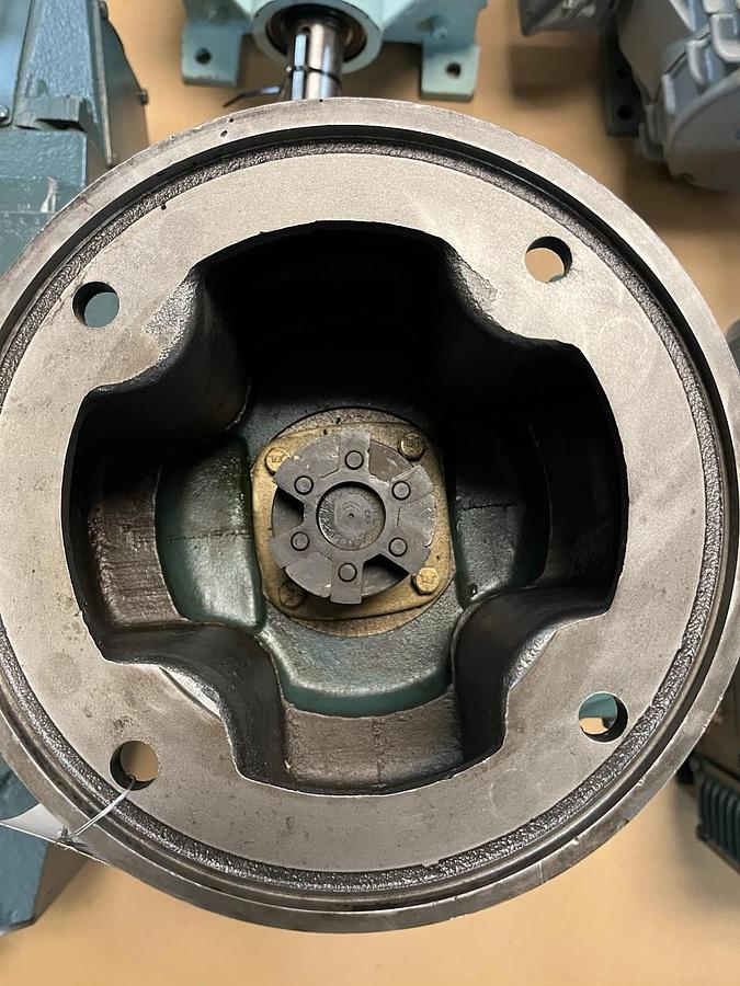 Used RELIANCE,182CM21J,GEAR REDUCER 1.88HP RATIO 86 1750RPM