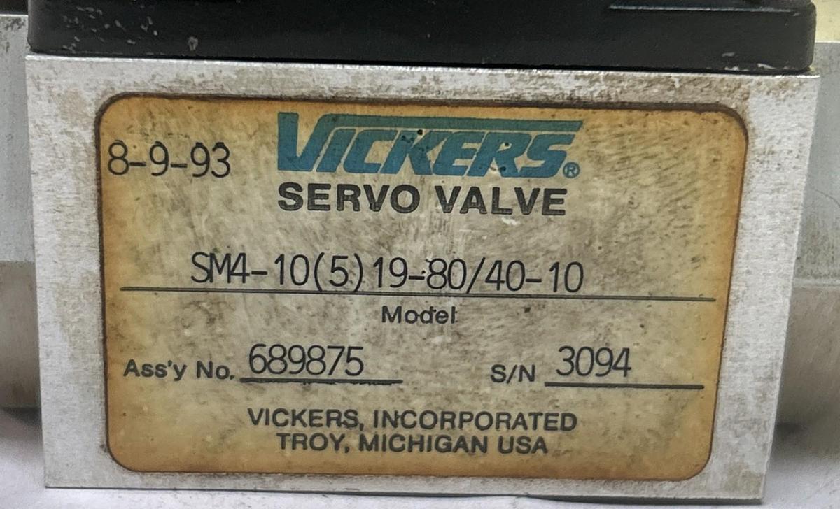 Used VICKERS,SM4-10(5)19-80/40-10,689875 SERVO VALVE