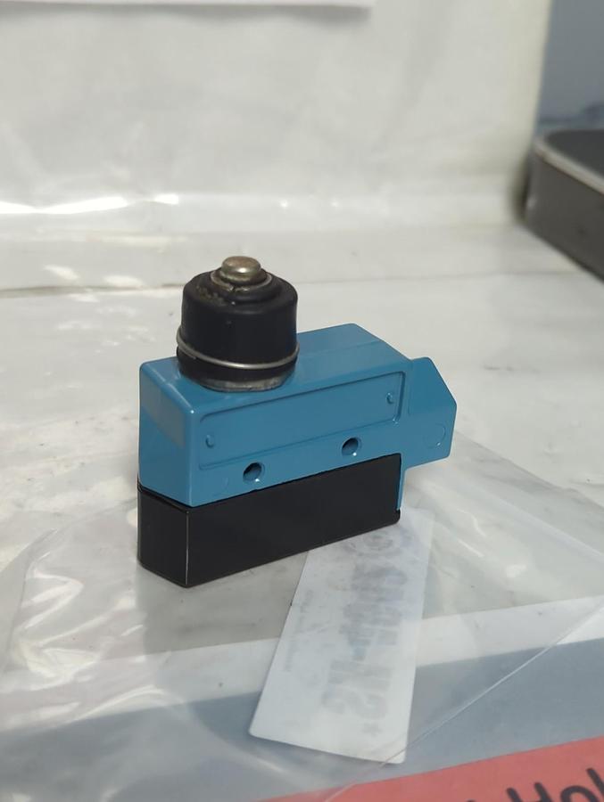 HONEYWELL,BZE6-2RN,MICRO SWITCH 15 AMP NOS