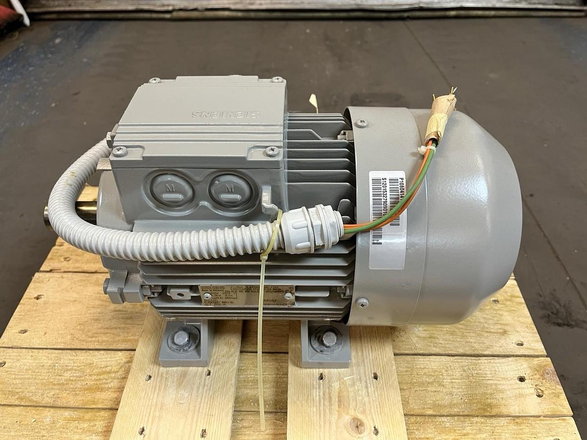 SIEMENS,1LA91062LA90-ZT01,MOTOR 4kW 400V 2900RPM 100L