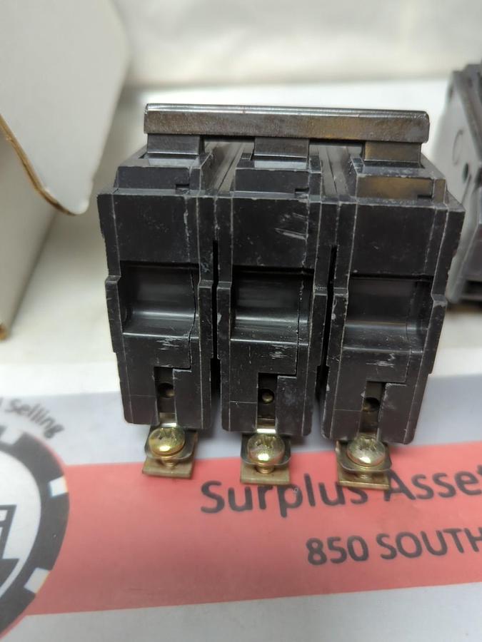 Used GENERAL ELECTRIC,THQB320100,CIRCUIT BREAKER 35 AMP 3-POLE LOT OF 2 PRE-OWNED