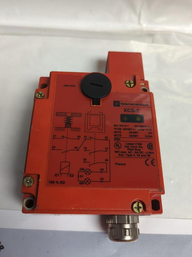 Used TELEMECANIQUE,XCS-E5511,SAFETY LIMIT SWITCH PRE-OWNED