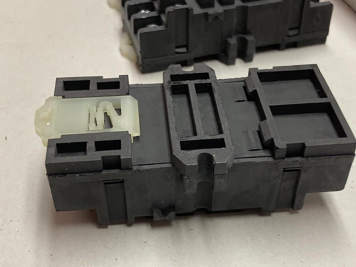 Custom Connector Corporation,ST11-PC,Relay Socket 300V 10A BOX OF 10