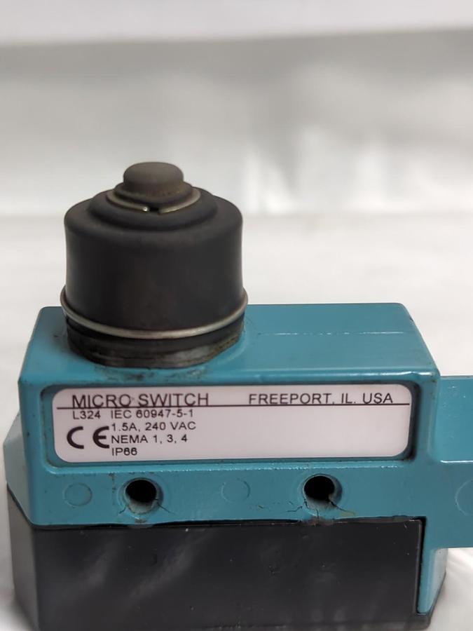 Used HONEYWELL,BZE6-2RN,MICRO SWITCH 15A PRE-OWNED