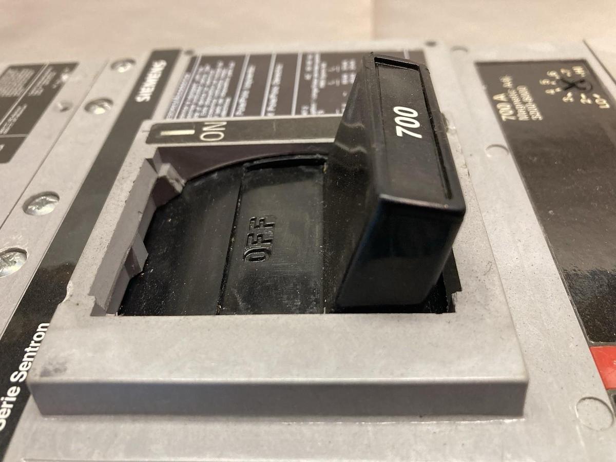 Used Siemens,LMXD63B700,3-Pole Circuit Breaker 700A 600V