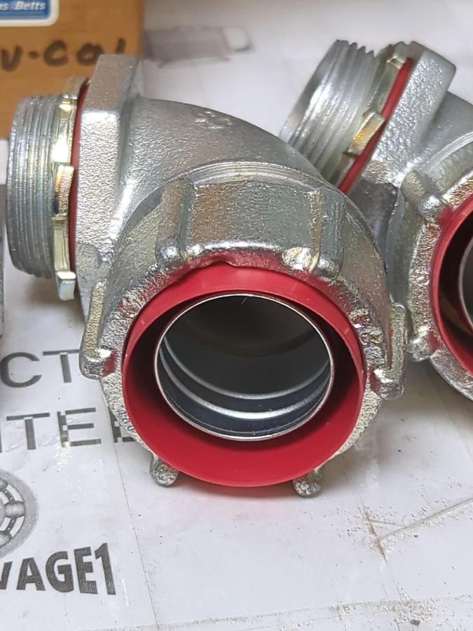 THOMAS & BETTS,LT-494,1-1/4 INCH 90 DEG LIQUID TIGHT CONNECTORS BOX OF 5 NEW
