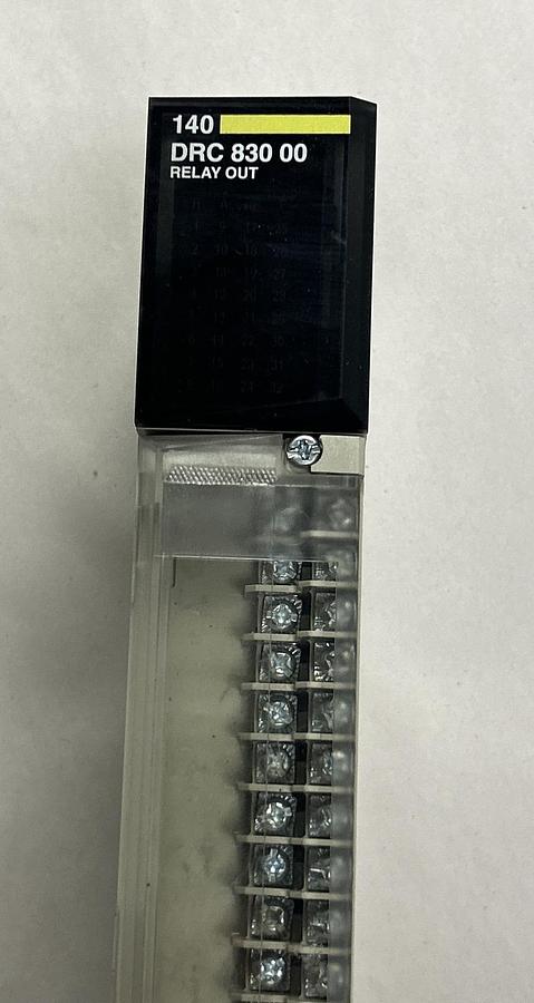 Used SCHNEIDER ELECTRIC MODICON,140-DRC-830-00,OUTPUT MODULE
