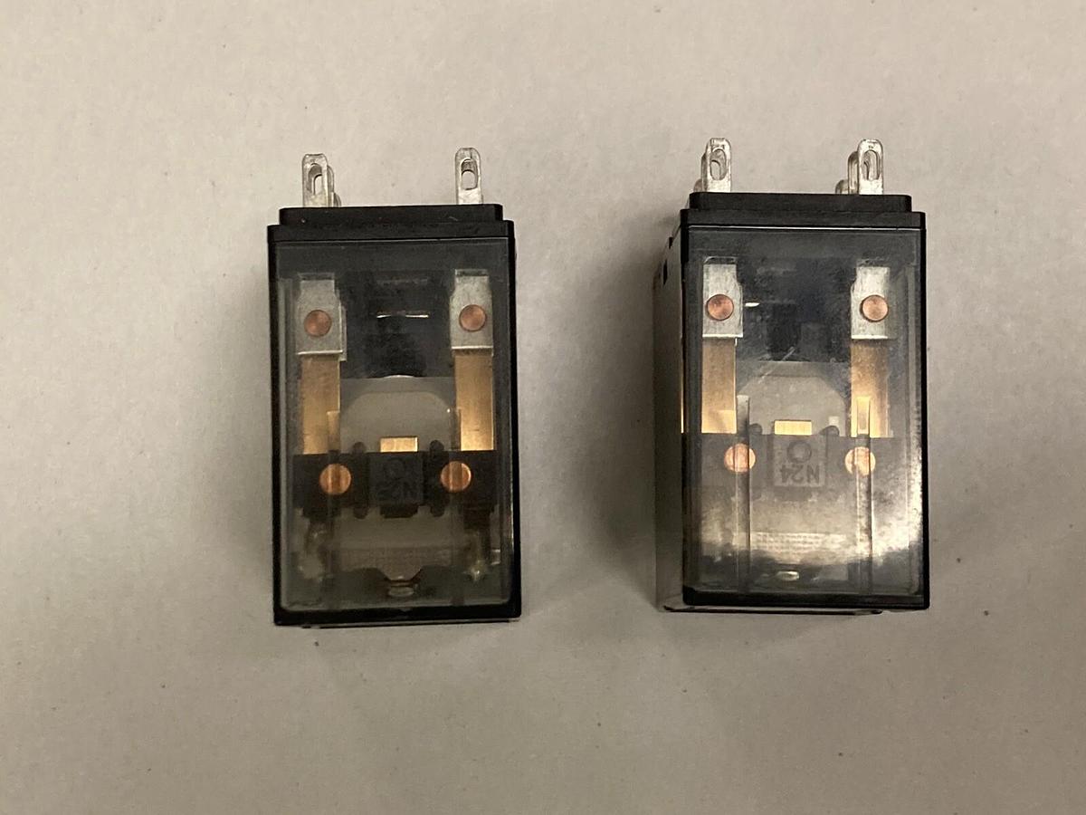 Used Fuji Electric,HH52P-F,Coil Relay DC24V LOT OF 2