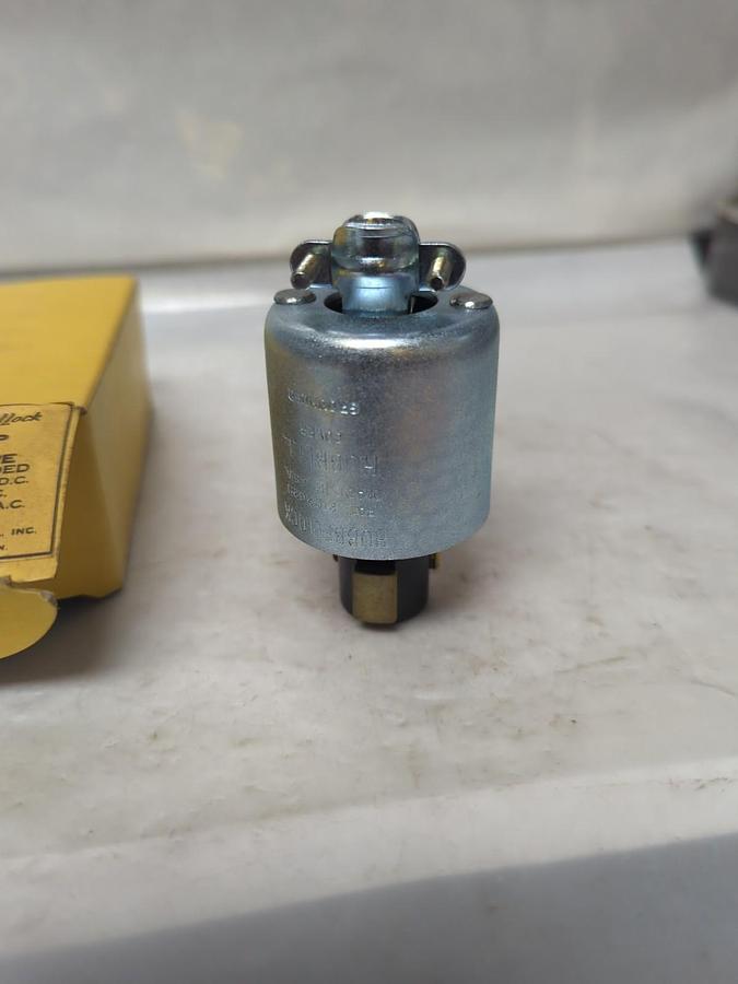 HUBBELL,23006-G,HUBBELLOCK CAP GROUNDED 3-WIRE 10A 250VDC 460VAC 20A 125V AC/DC