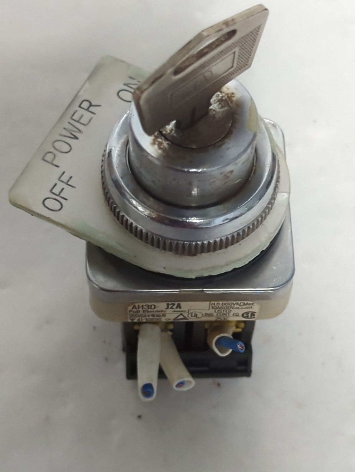 Used FUJI ELECTRIC,AH30-J2A,2-POSITION KEY SELECTOR SWITCH PRE-OWNED