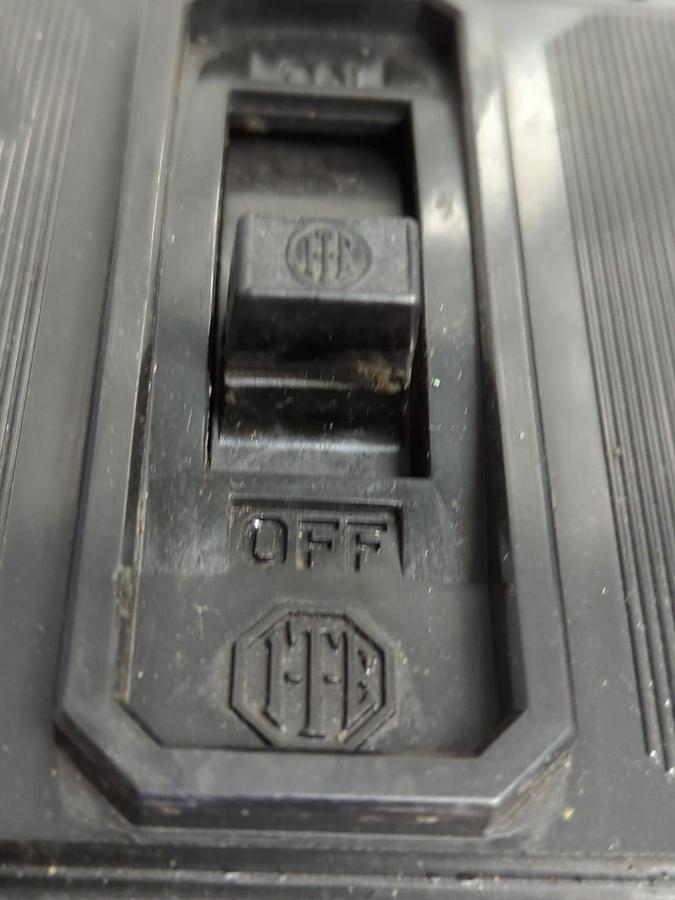 Used I-T-E,ET100,TYPE ET100 AMPERE "F" FRAME CIRCUIT BREAKER 3-POLE PRE-OWNED