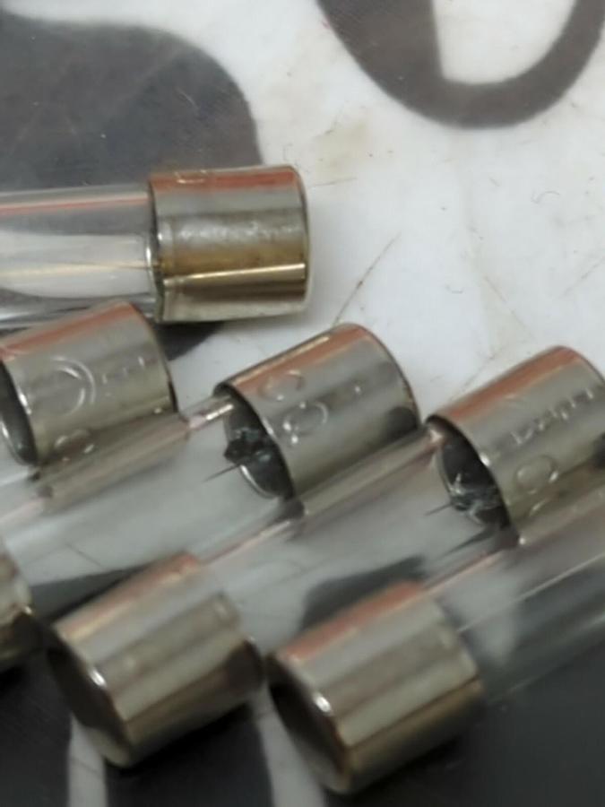 MCM ELECTRONICS,28-365,QUALITY GLASS FUSE 2.5 AMP LOT OF 100 NOS