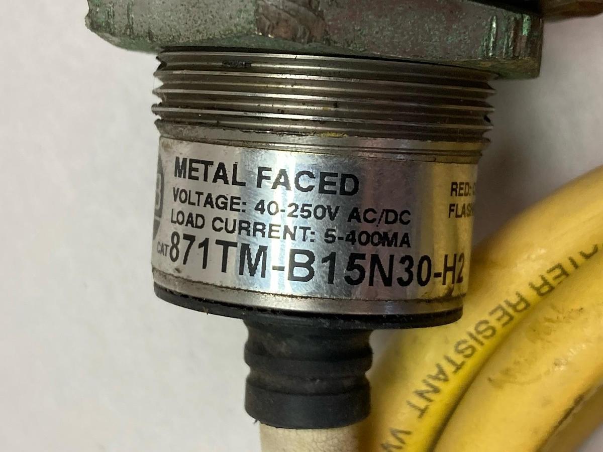 Used Allen-Bradley,871TM-B15N30-H2,Proximity Switch Sensor