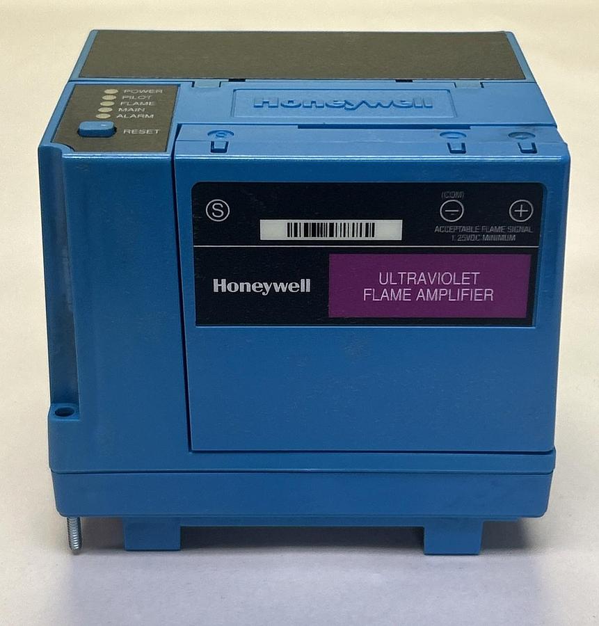 Used HONEYWELL,RM7890A1056,PRIMARY BURNER CONTROL RELAY MODULE