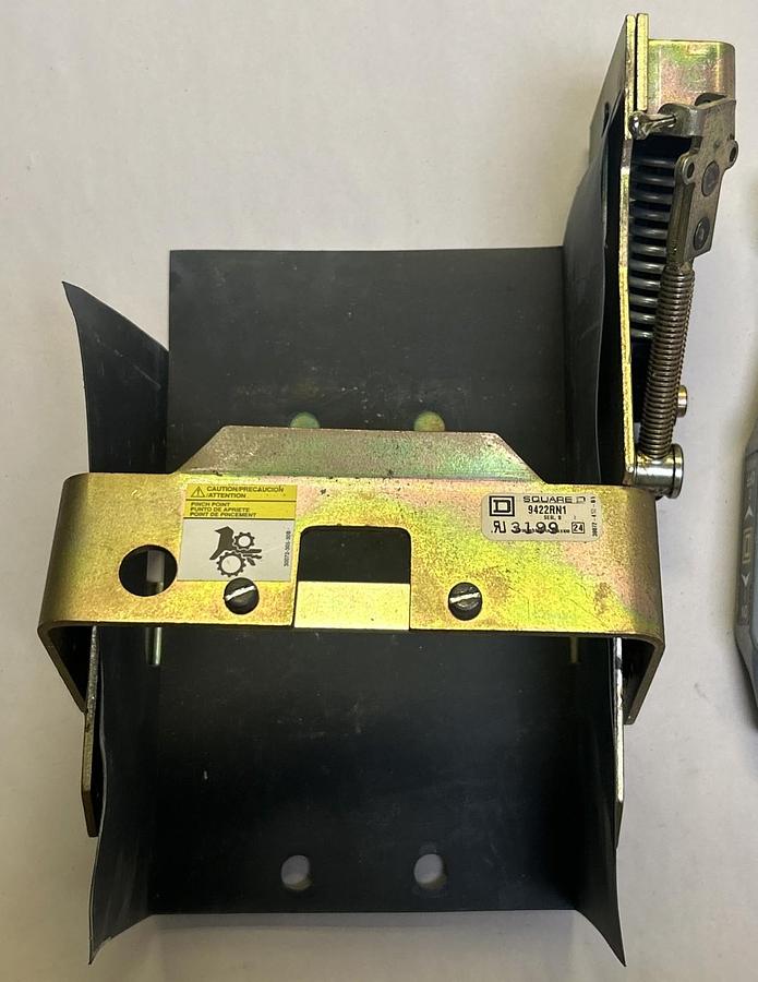Used SQUARE D,R422RN1,OPERATING MECHANISM