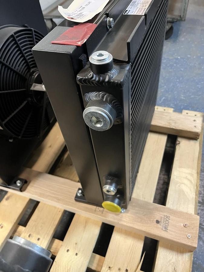 PARKER,ULDC-016-A-000SW,HYDRAULIC OIL COOLER 12VDC FAN
