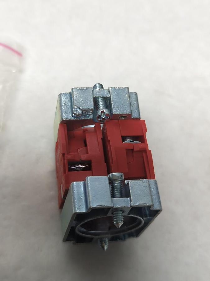 CERUS,CB2BZ102,AUXILIARY CONTACT BLOCK 240V 10A NOS