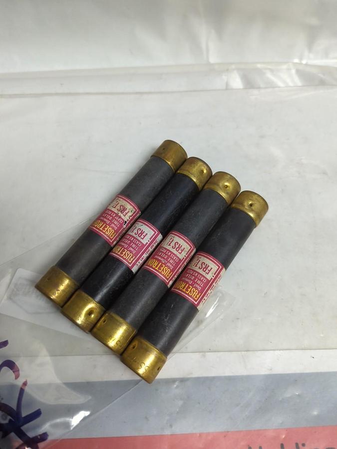 Used COOPER BUSSMANN,FRS-1-1/4,FUSETRON 1-1/4 AMP FUSE LOT OF 4 PRE-OWNED