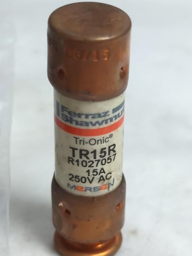 Used FERRAZ SHAWMUT,TR15R,TRI-ONIC 15 AMP FUSE LOT OF 4 PRE-OWNED
