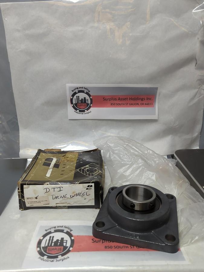 PEER,UCF211-35,4-BOLT FLANGE BEARING 2 INCH BORE WITH SET SCREW LOCKING COLLAR