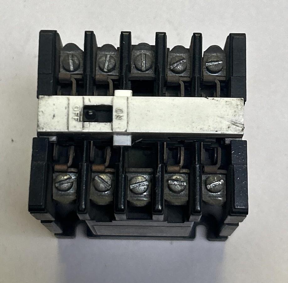 Used GENERAL ELECTRIC,CR120AD04048AA,RELAY 24VDC
