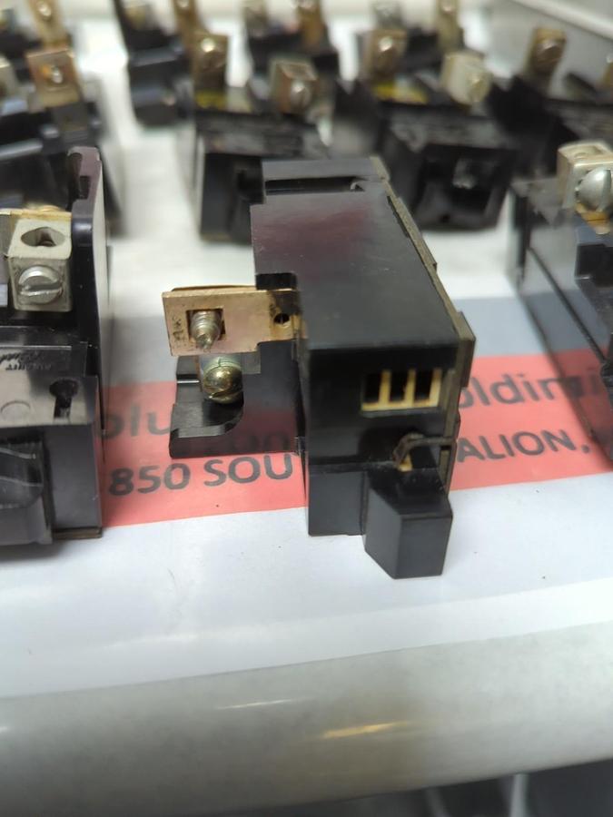 Used PUSH-O-MATIC,P140,CIRCUIT BREAKER 40 AMP 1-POLE LOT OF 11 PRE-OWNED