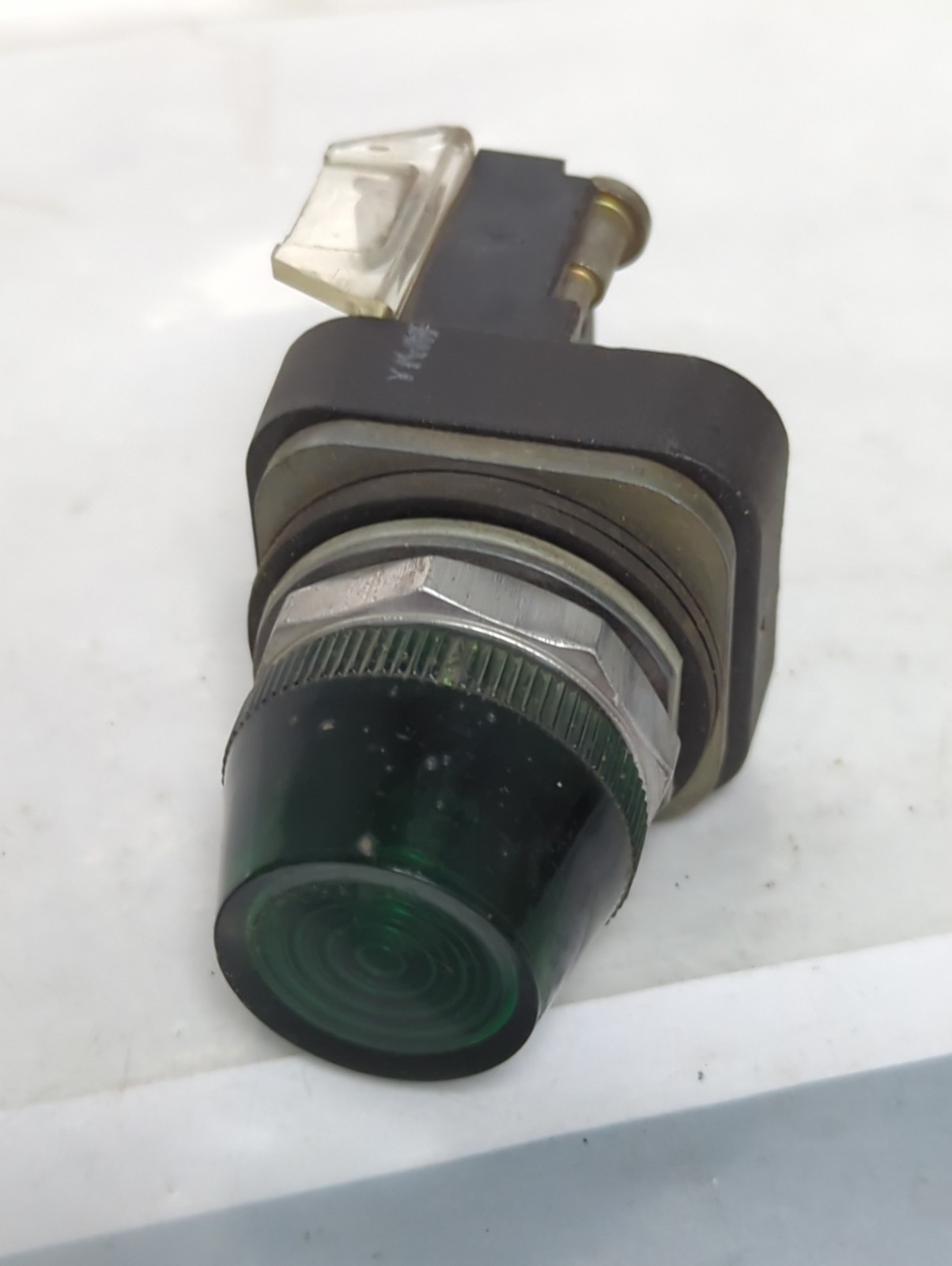 Used ALLEN BRADLEY,800H-Q10,SERIES T PILOT LIGHT GREEN PRE-OWNED