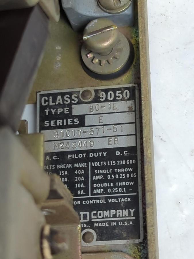 Used SQUARE D,9050-B0-1E,PNEUMATIC TIMING RELAY PRE-OWNED