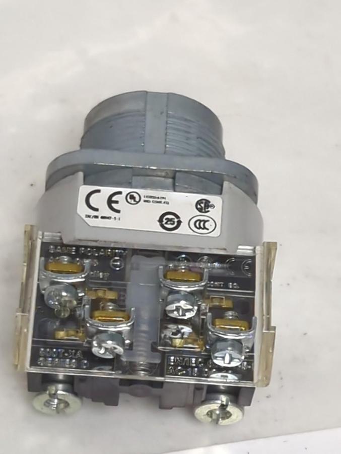 Used ALLEN BRADLEY,800T-J20A,SERIES T SELECTOR SWITCH BODY ONLY PRE-OWNED
