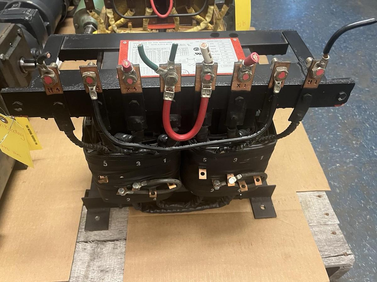 Used ALLEN BRADLEY,40022-050-03,DRY TYPE TRANSFORMER 25KV HV 480V LV 240V/120V 1PH