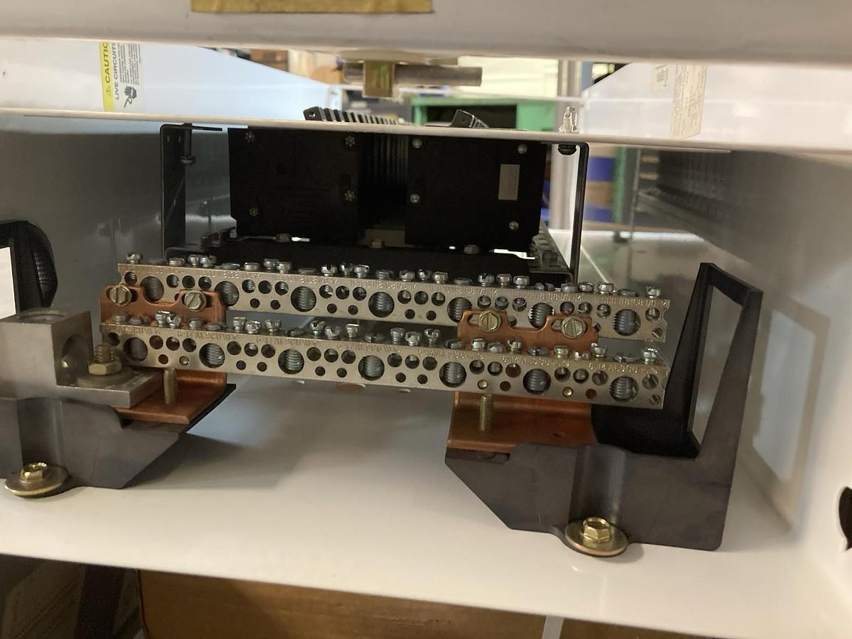 Used Eaton,PRL1,Pow-R-Line Panelboard Interior 20A 120/240V Breakers 480V MCC BUCKET