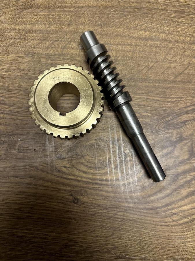 Unknown,252-0135-235,B252-0133-206 15 1/2-1 Ratio Worm and Worm Gear Set