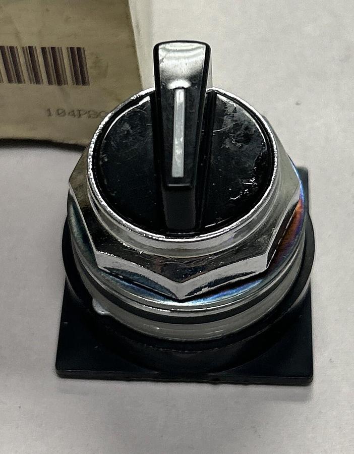 Used GENERAL ELECTRIC,6CKH1,SELECTOR SWITCH NEW