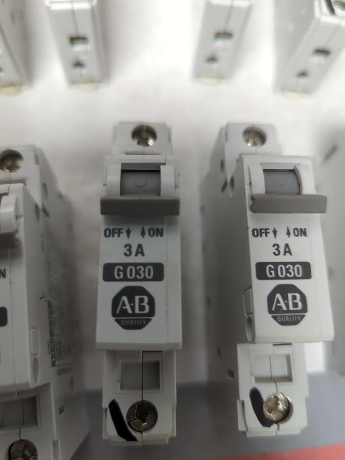 Used ALLEN BRADLEY,1492-CB1,DIN RAIL MOUNT CIRCUIT BREAKER 3/6/10A LOT OF 9 PRE-OWNED