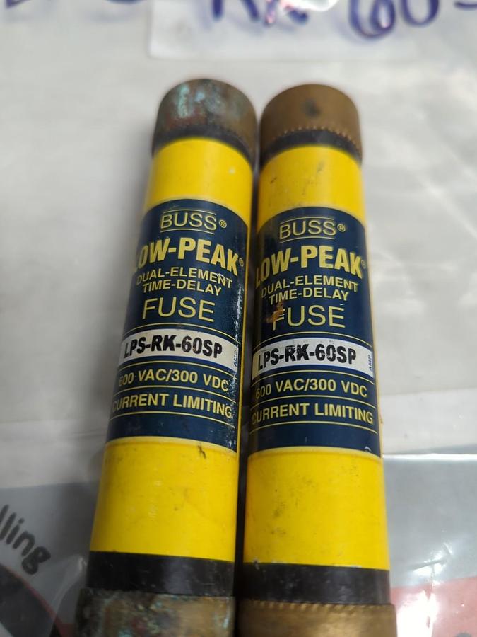 Used COOPER BUSSMANN,LPS-RK-60SP,LOW-PEAK FUSE 60 AMP LOT OF 2 PRE-OWNED