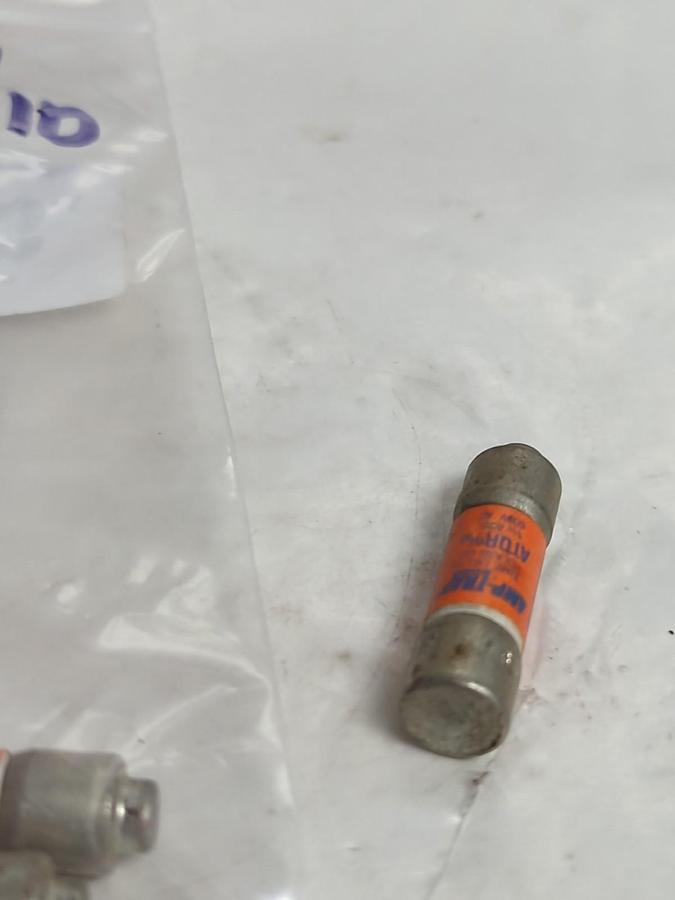 Used FERRAZ SHAWMUT,ATQR 6/10,AMP-TRAP 6/10 AMP FUSE LOT OF 6 NOS