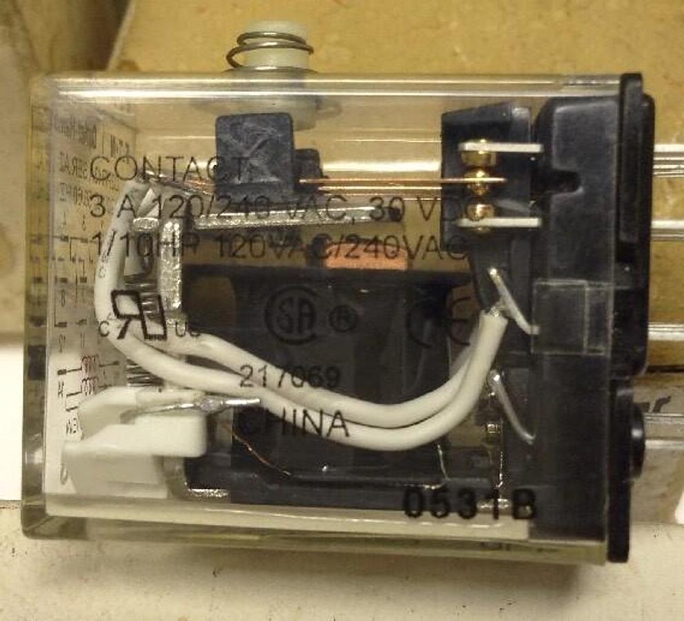 Cutler-Hammer,D2PR43A,Relay with Test Button Series A2 LOT OF 4