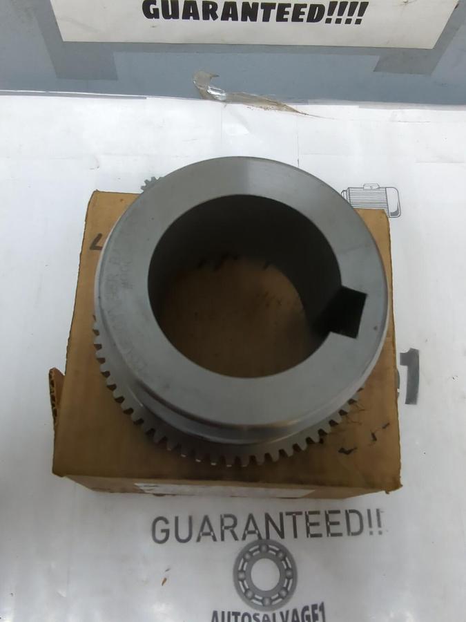 LOVEJOY,C 2.5,HUB WITH CENTER 2-1/2 INCH BORE 5/8 IN X 5/16 IN KW NOS