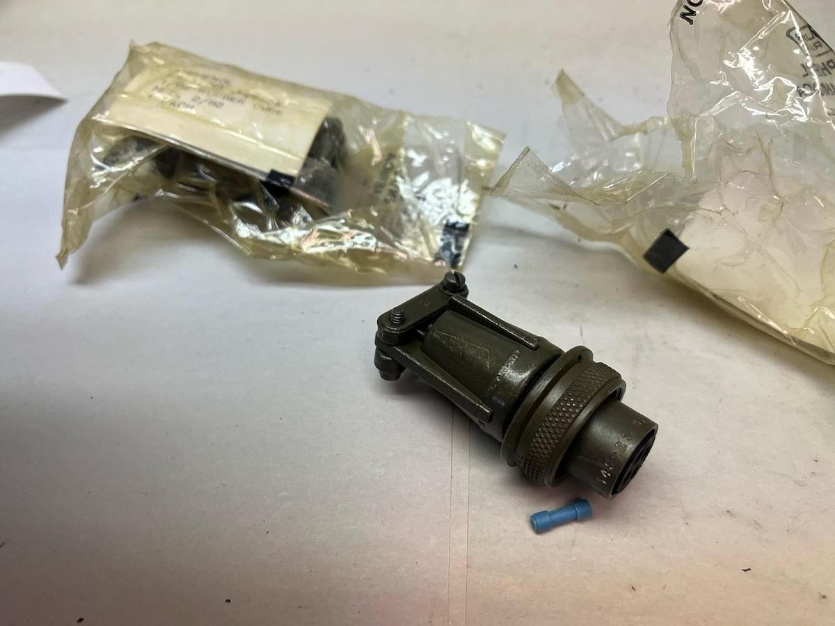 Amphenol,69-3106E-14S-2S,PLC PLUG LOT OF 2