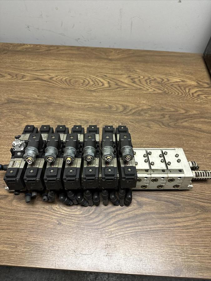Used SMC,VP7-6-FG-D,7 Solenoid Valves W/10 Valve Manifold