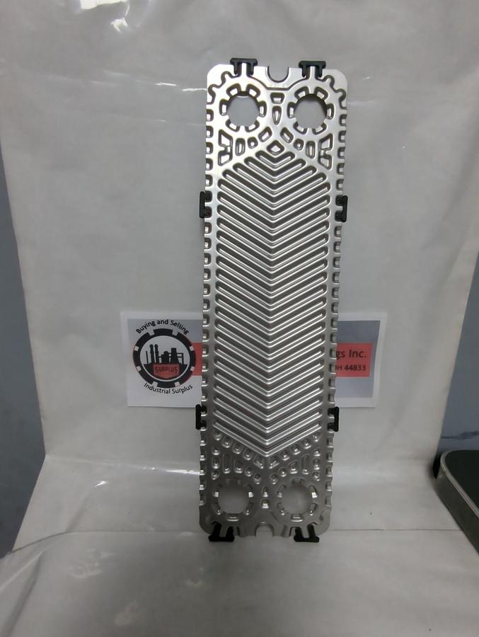 ALFA,S M3-2 A,HEAT EXCHANGE PLATE 17 INCH L X 5 INCH W 4-HOLE WITH GASKET NOS