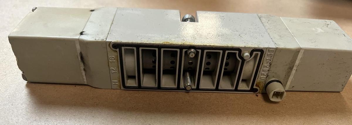 Used NUMATICS,123BB5Z2MN00061,Pneumatic Solenoid Pilot Valve 24VDC