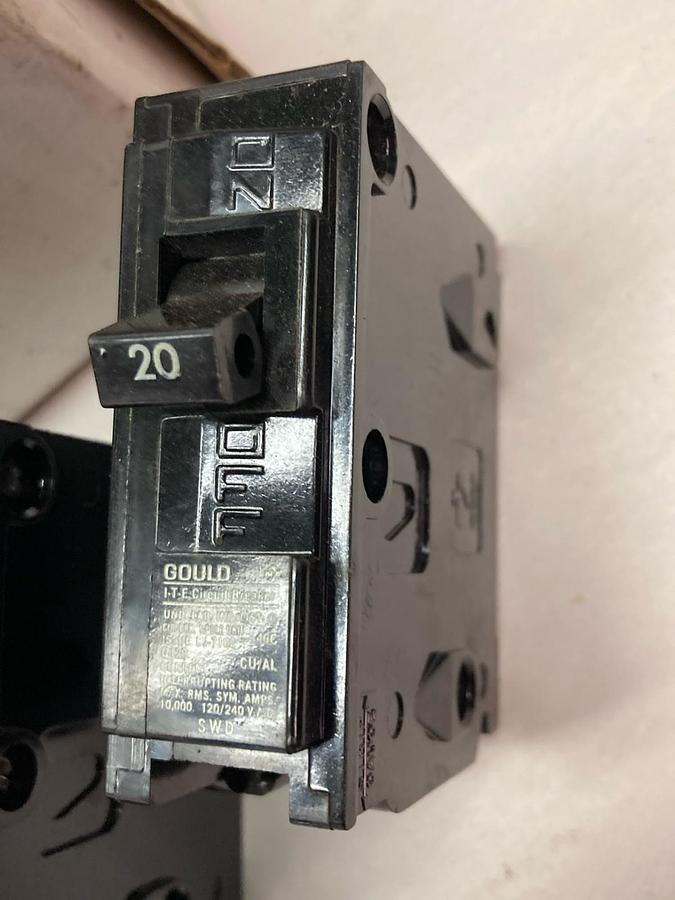 Used Siemens,Model Q120QP,1-Pole Circuit Breaker 20A LOT OF 6