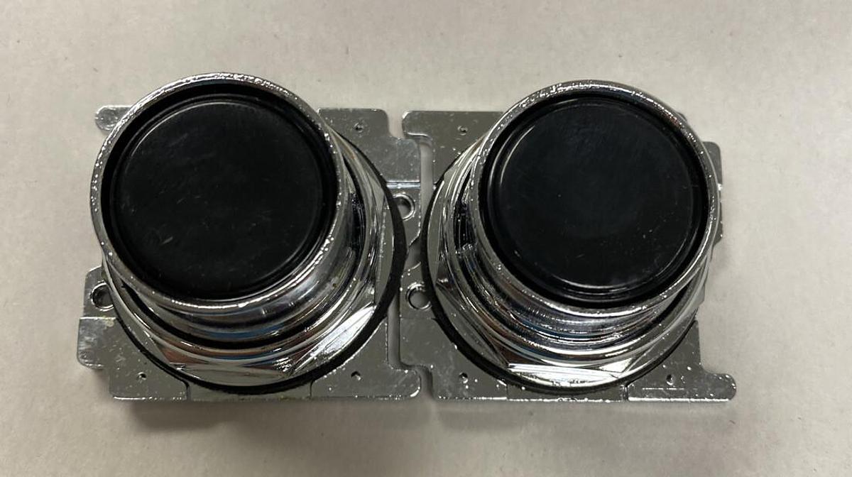 Used Eaton,10250T101,Pushbutton Operator Series A1 Lot of 2 NOS