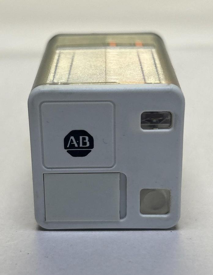 ALLEN BRADLEY,700-HA33Z24,RELAY 24VDC NOS