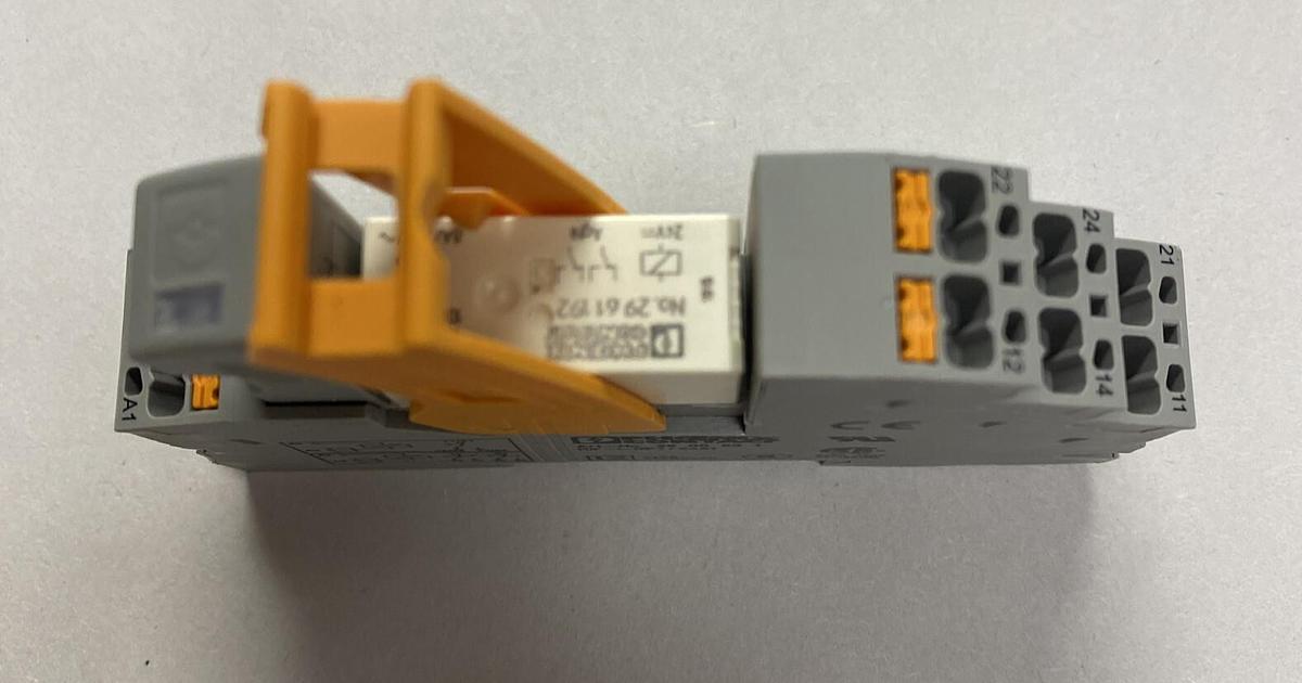 PHOENIX CONTACT,RIF-1-BPT/2X21,RELAY BASE NEW NO BOX