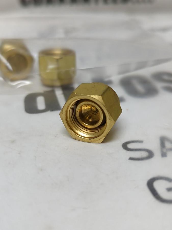 SWAGELOK,B-600-P,3/8T PLUG LOT OF 4 NOS